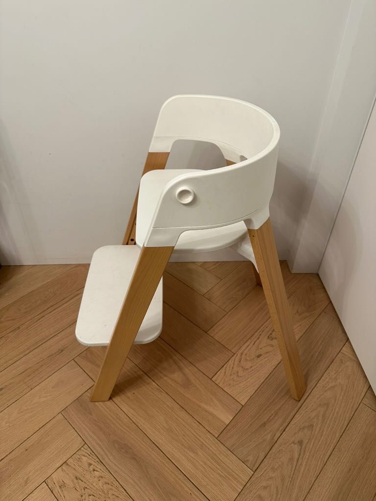 Stokke Steps białe krzesło dla dziecka, 1 rok, stan idealny, 50% ceny