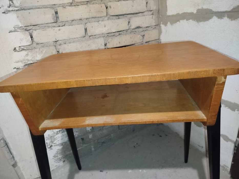 Stolik PRL po renowacji, pod radio, gramofon, konsola patyczak typ 600