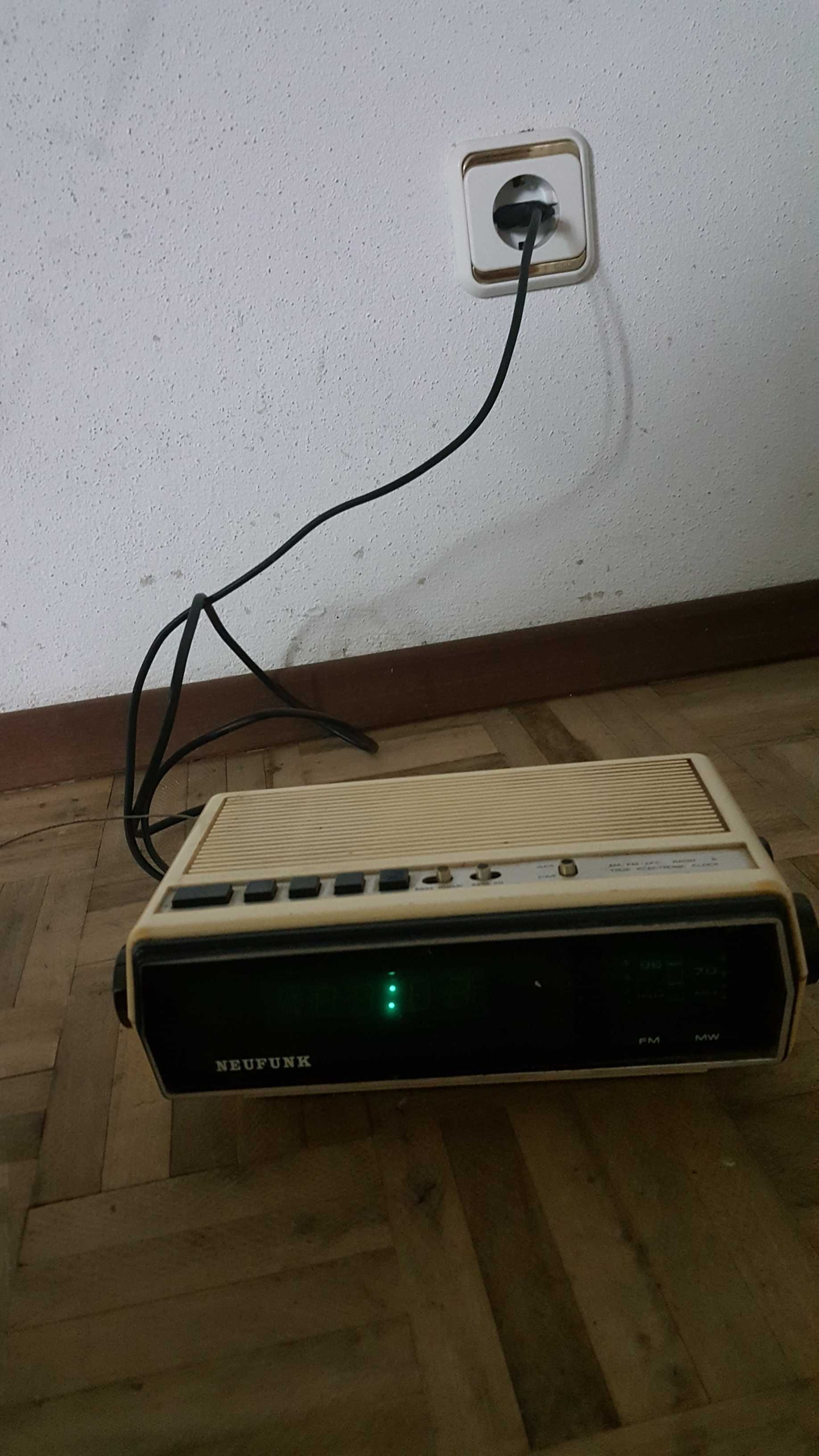 Rádio/Relógio/Telefonia antigo ainda a funcionar