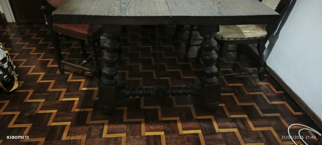 Mesa em Madeira panga panga
