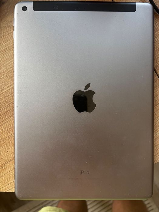 Sprzedam iPad 5. generacji (32 GB, Wi-Fi + 3G)