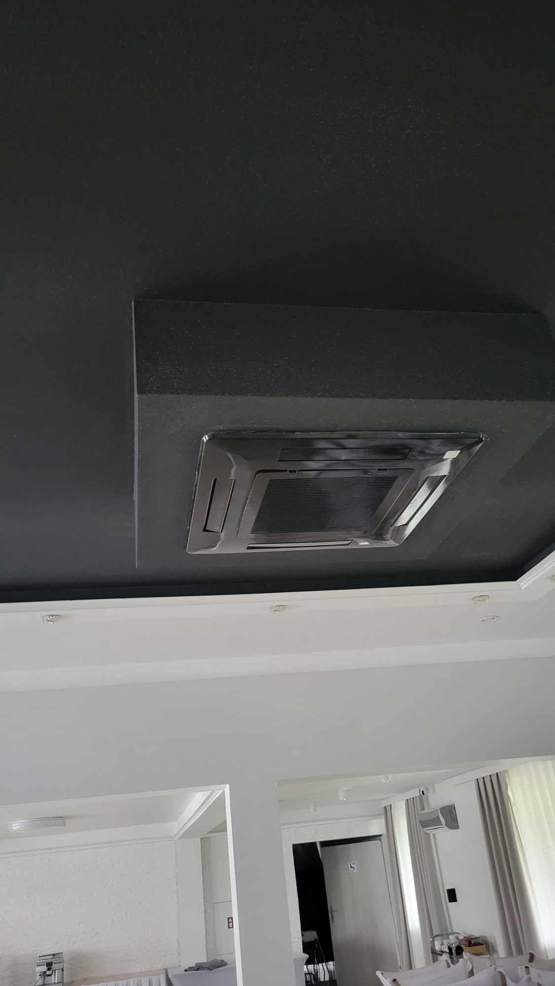 Sprzedam klimatyzację kasetonową LG 28kw