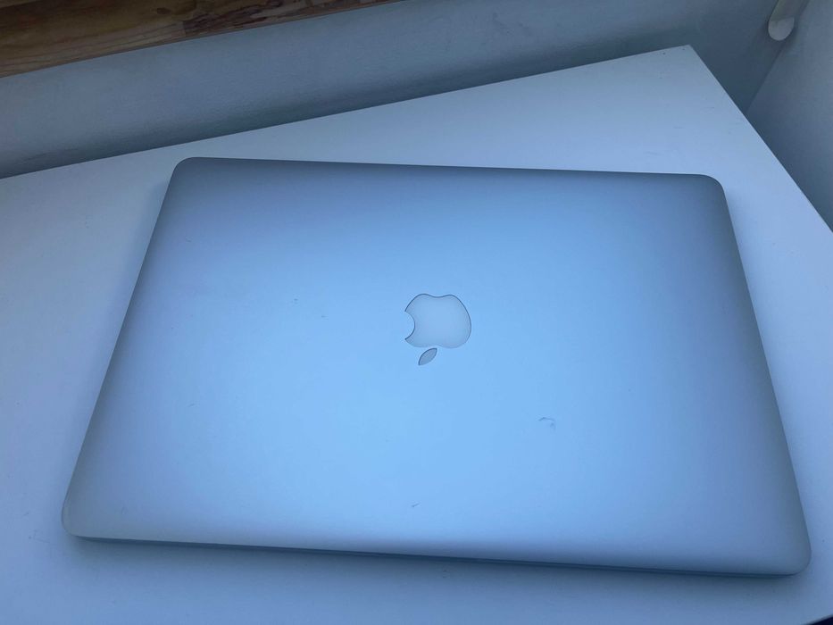 APPLE MacBook PRO 15 / Laptop/ Komputer