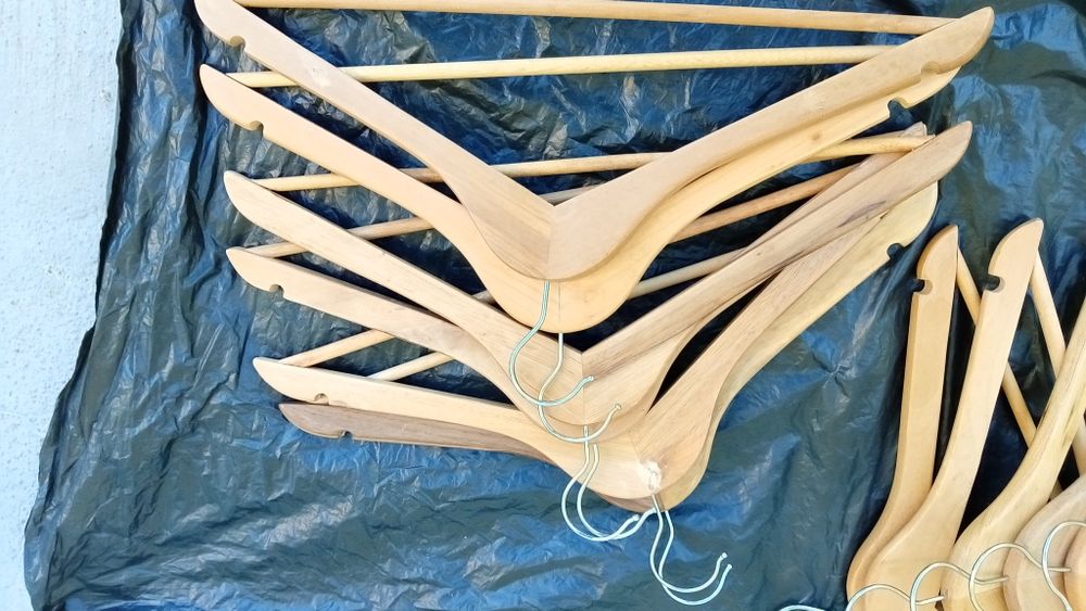 Conjunto 12 cabides de madeira