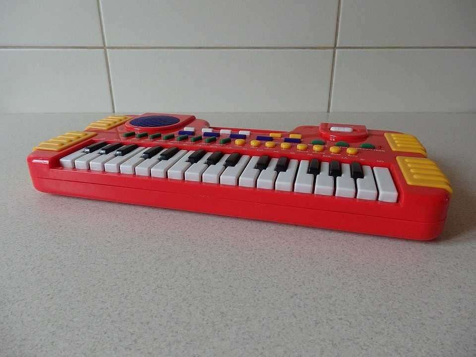 Instrument klawiszowy dla dziecka - dużo funkcji.