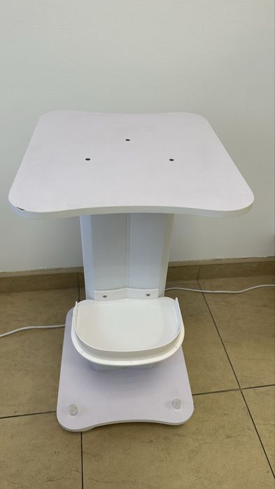 Stolik kosmetyczny / stolik zabiegowy na kółkach – biały