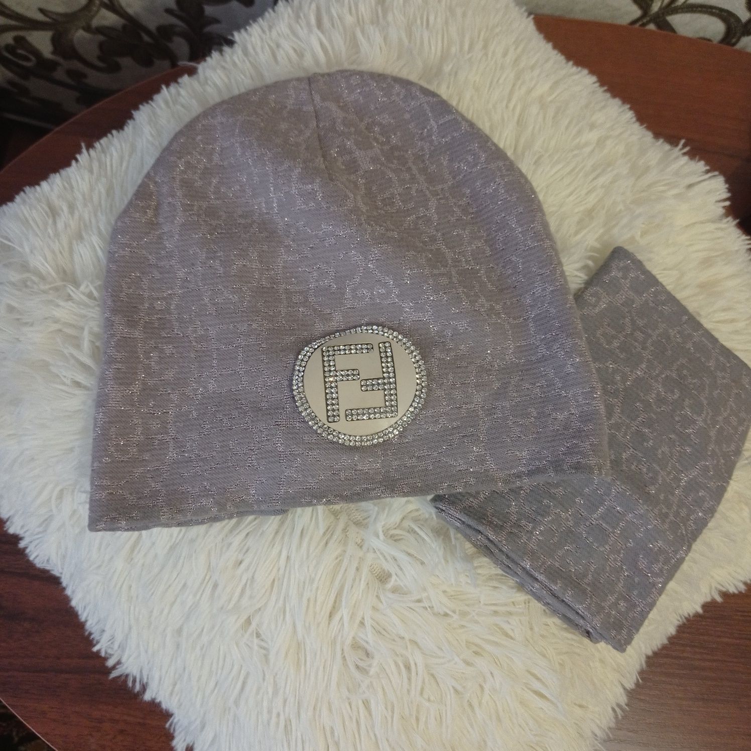 Шапка Fendi + хамутик