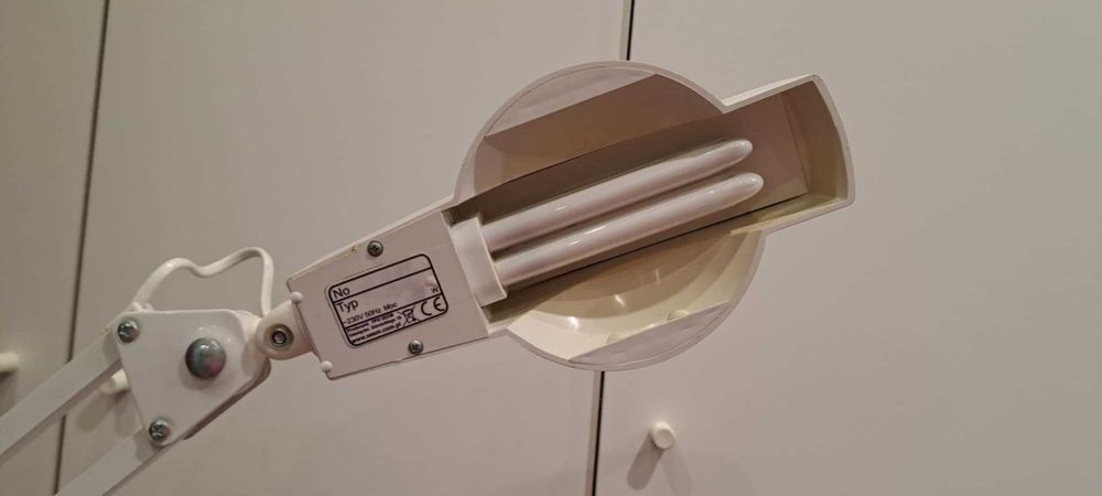 Lampa 002 manicure na statywie regulowanym