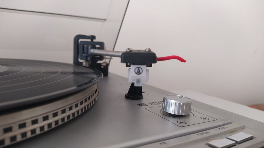 Продам програвач  Вега 110 стерео у відмінному стані.