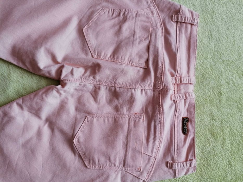 Новенькі жіночі джинси Revers