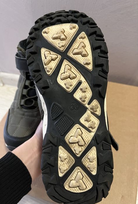 Зимові черевики, чоботи, ботінки