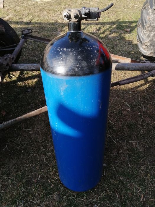 Продам метанові балони.