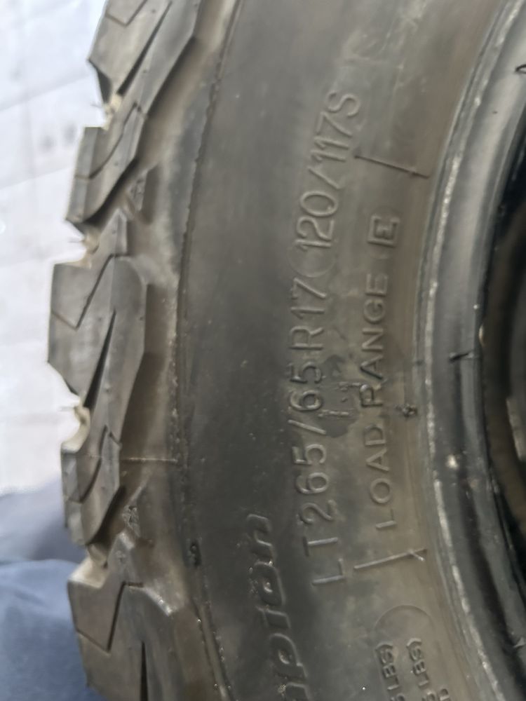 BF Goodrich All Terrain T/A KO2 265/65 R17 Novos