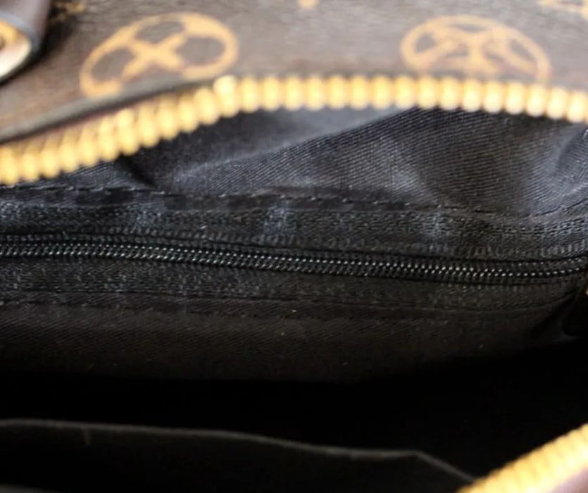 mała torebka kuferek miś w sweterku cyrkonie