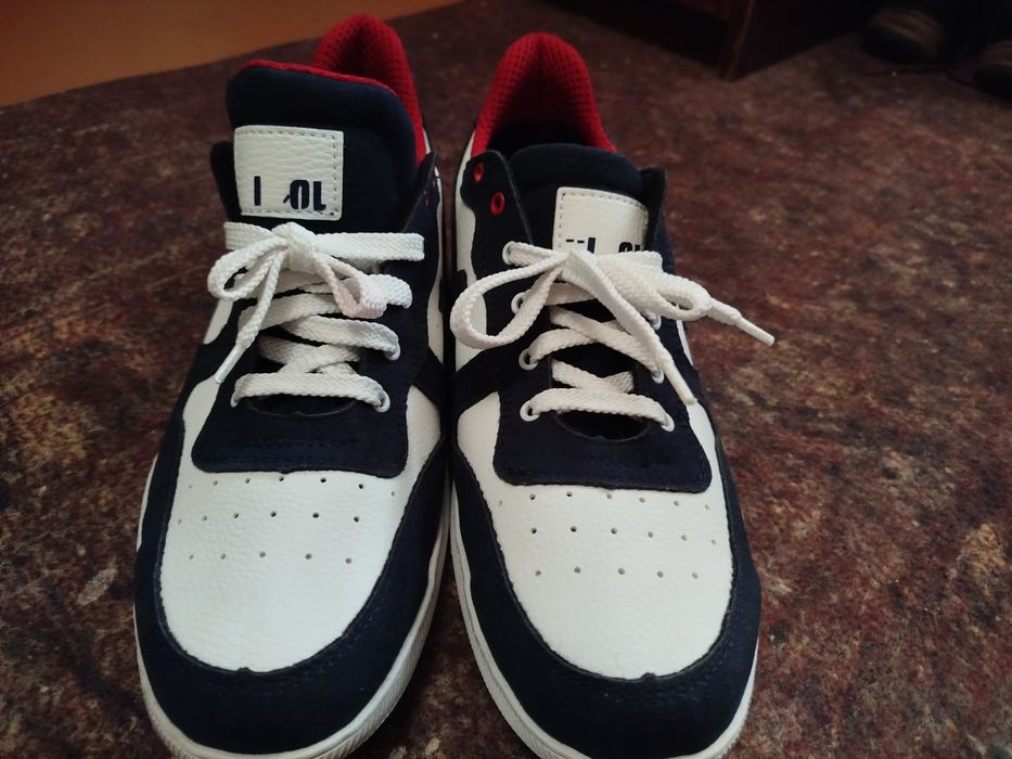 Кроссовки, кросівки 43р .НОВІ.