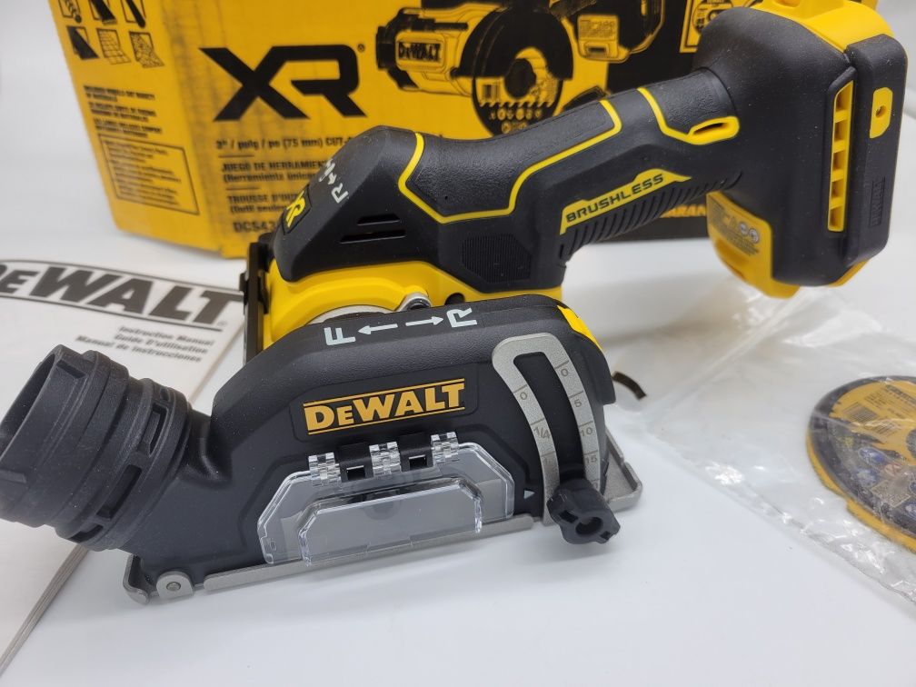 Аккумуляторный бесщеточный угловой резак 75мм DEWALT DCS438B 20V