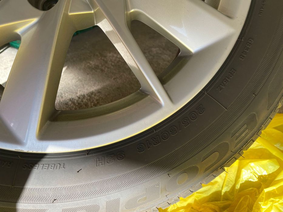 Jantes 16 originais Audi com pneus