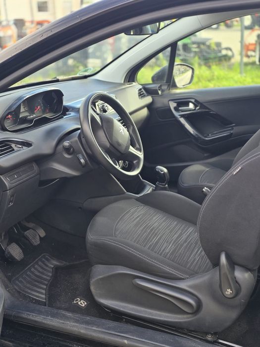 Samochód osobowy Peugeot 208 1.0 benzyna
