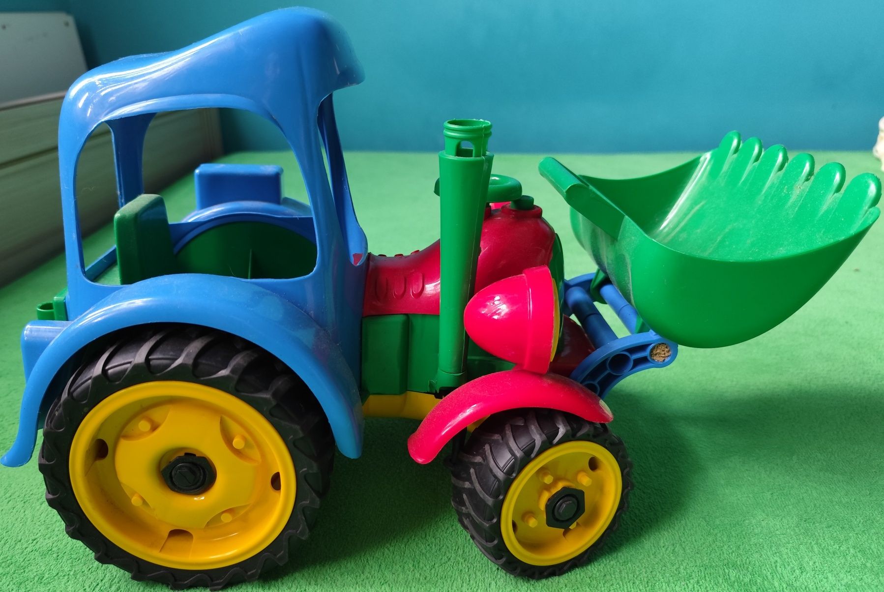 Duży traktor kolorowy