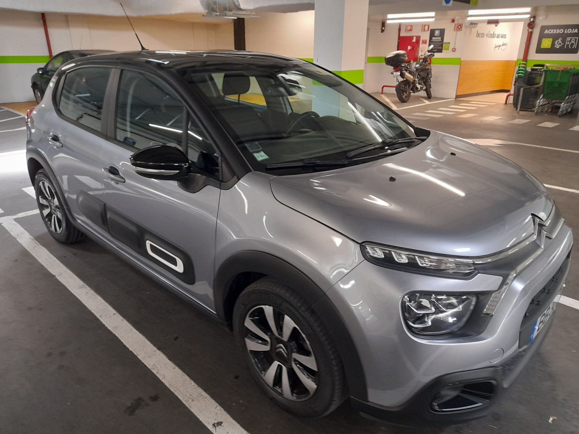 Citroën C3 1.2 puretech Shine EAT06 
Caixa automática 
Ano 2021