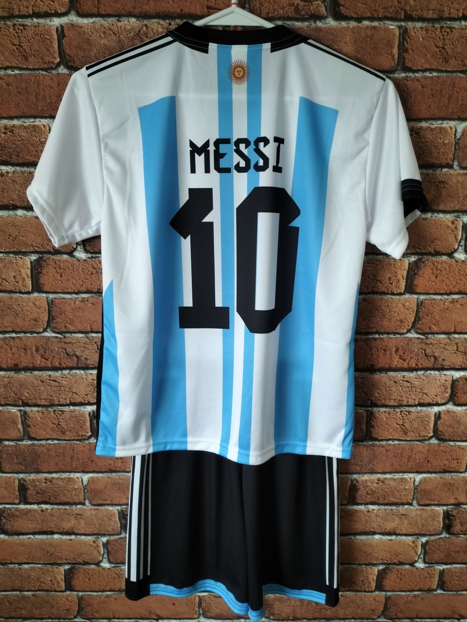 Strój piłkarski dziecięcy z getrami Argentyna Messi rozm. 146