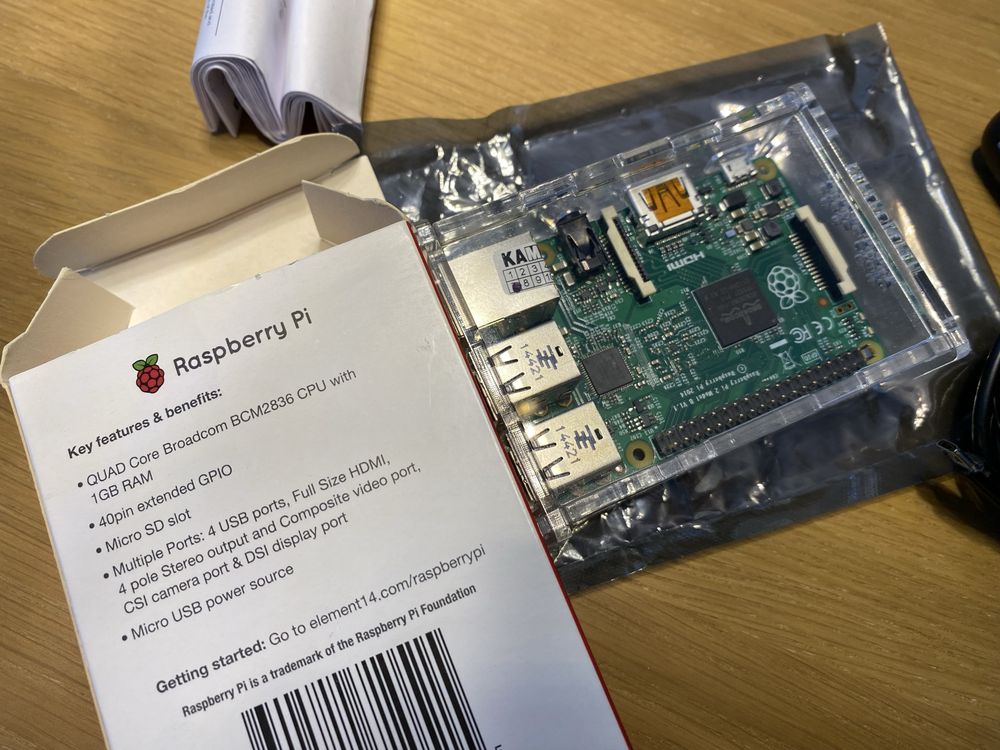 Raspberry Pi 2 Model B 1GB w obudowie i z kartą microSD