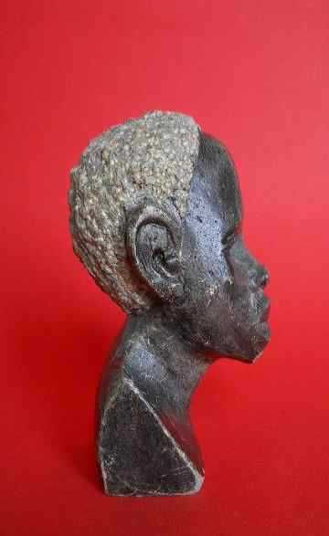 Статуэтка головы из натурального камня