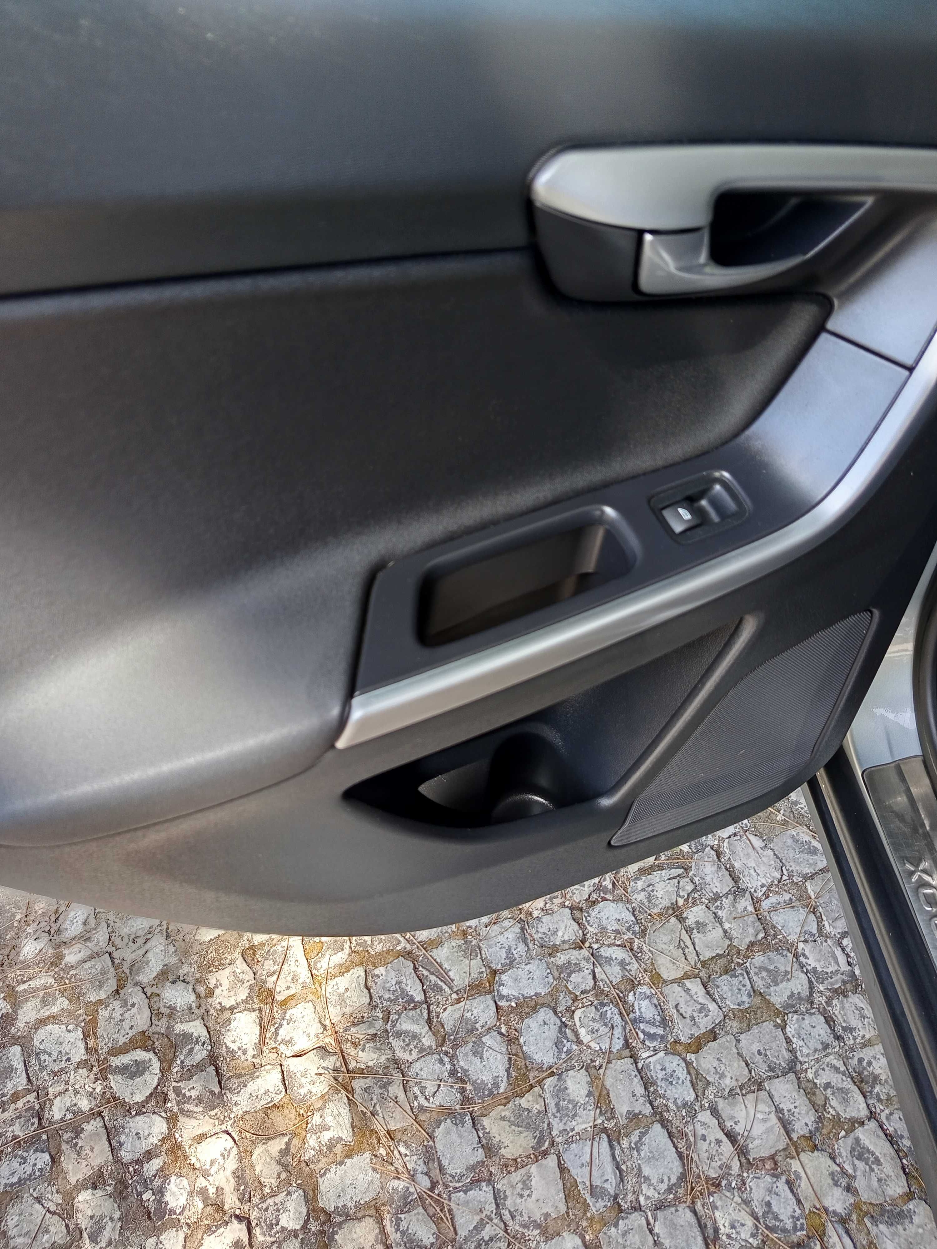 Volvo XC60 drive 2.0 D3 diesel momentum - 10