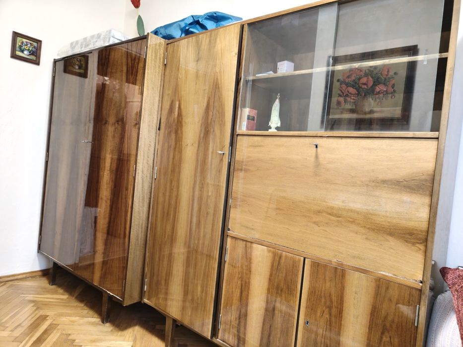 Meble w połysku z lat 60 tych, szafa, serwantka i komoda