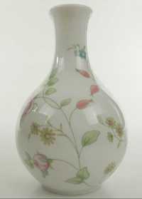 Керамическая Английская ваза Wedgwood. Rosehip Bone China Высота 12 см