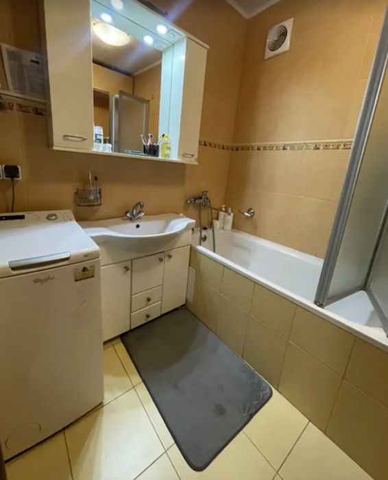 Продаж 3к квартири 76 кв. м на вул. Карпенка