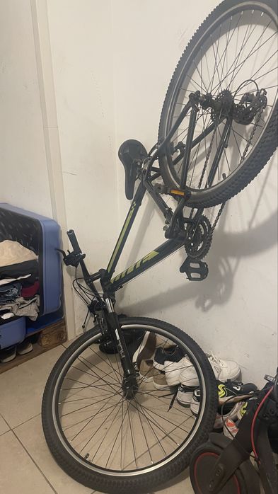 Venda esta bicicleta, usado por pouco tempo.