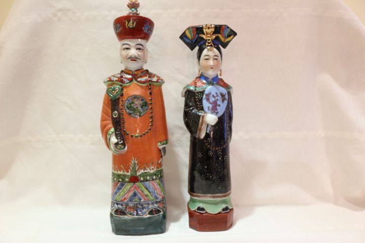 Raro Par de Dignatários Esculturas Porcelana Chinesa XIX marcados 38 c