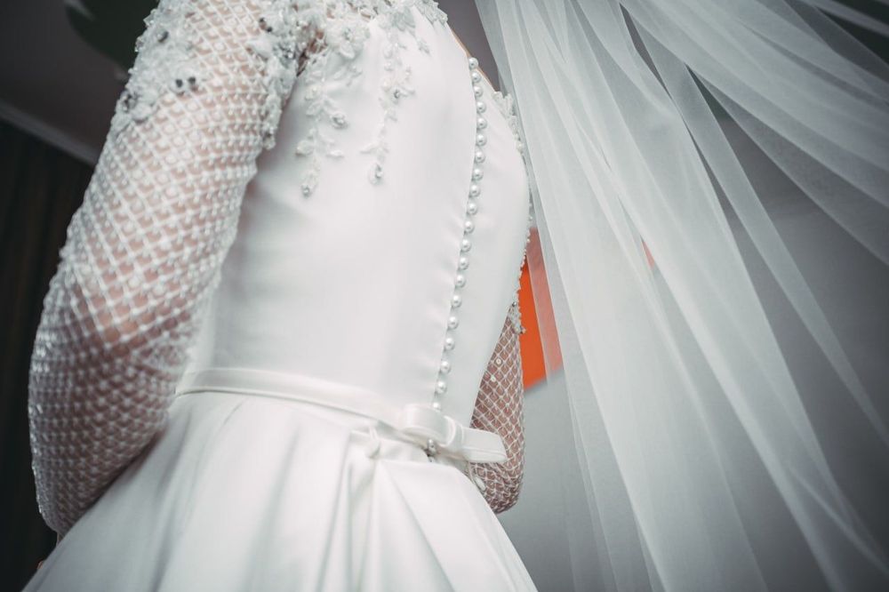 Продам весільну сукню.