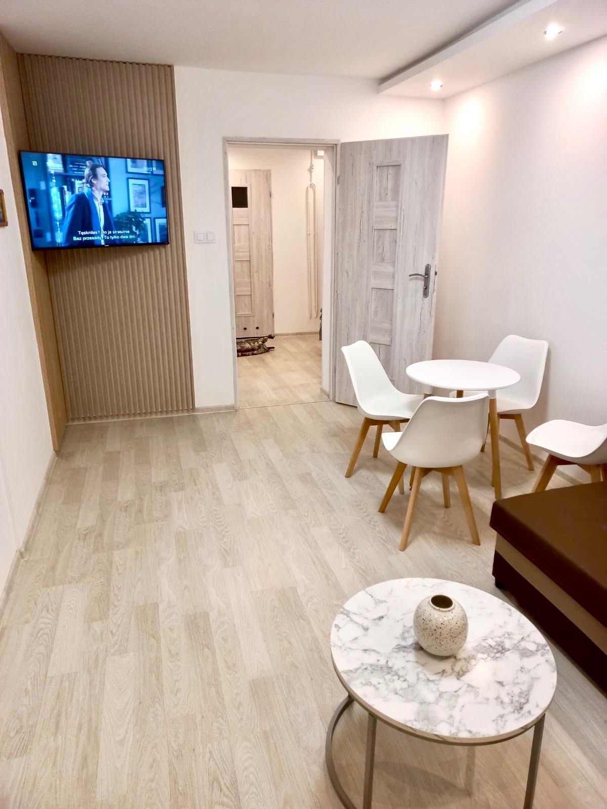 Apartament z widokiem na jezioro Jeziorak w Iławie.