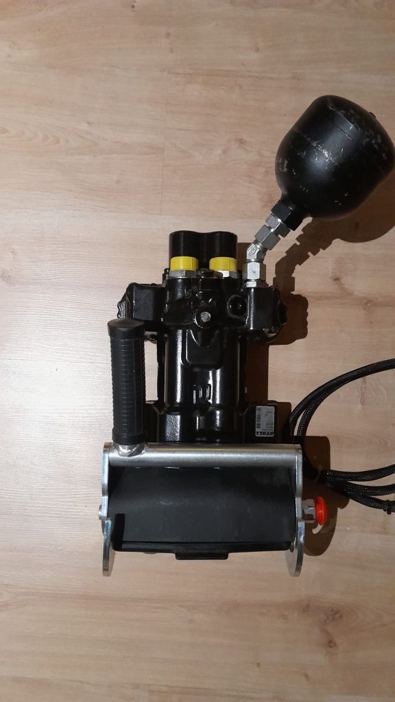 Rozdzielacz hydrauliczny ładowacz czołowy stoll