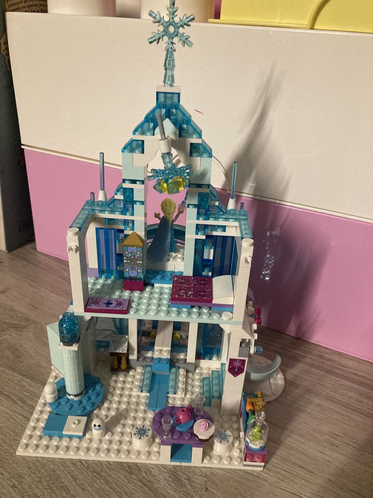 Kompletne LEGO Disney Frozen 43172 Magiczny lodowy zamek Elsy