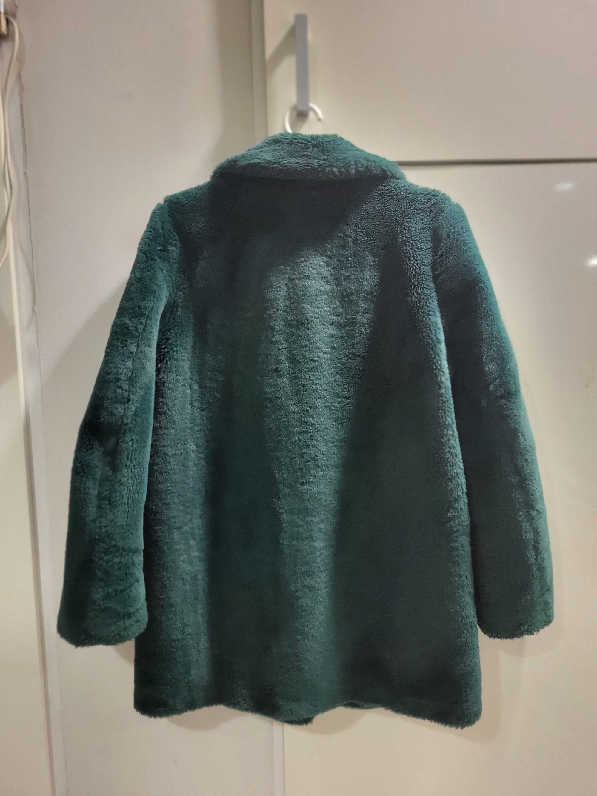 Szmaragdowy płaszcz futro Reserved