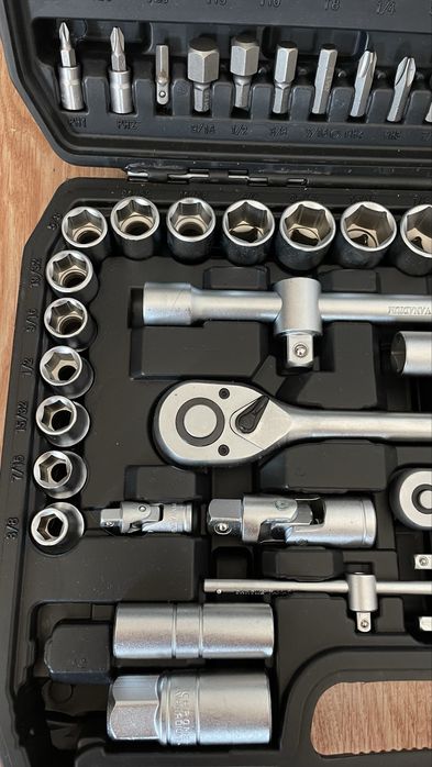 zestaw kluczy. W calach