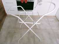 Stojak do wanienki Tega Baby o wymiarach 86 cm.