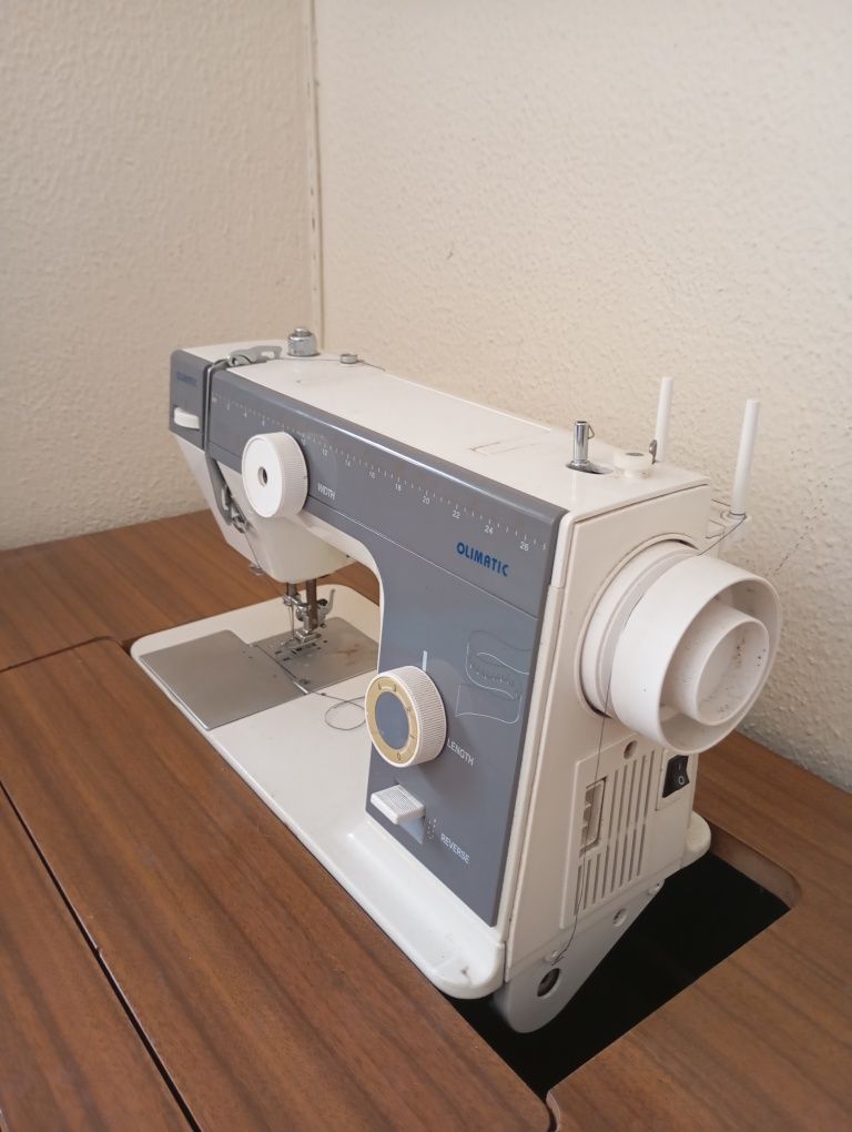 Maquina costura Olimatic 393