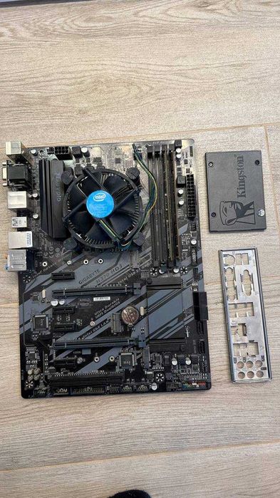 Комплект i5-9500 + Gigabyte H370 HD3 + 16Gb RAM 2400 CL17 + 240GB SSD