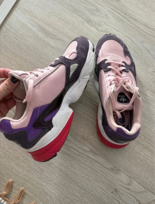 Tenis adidas Falcon