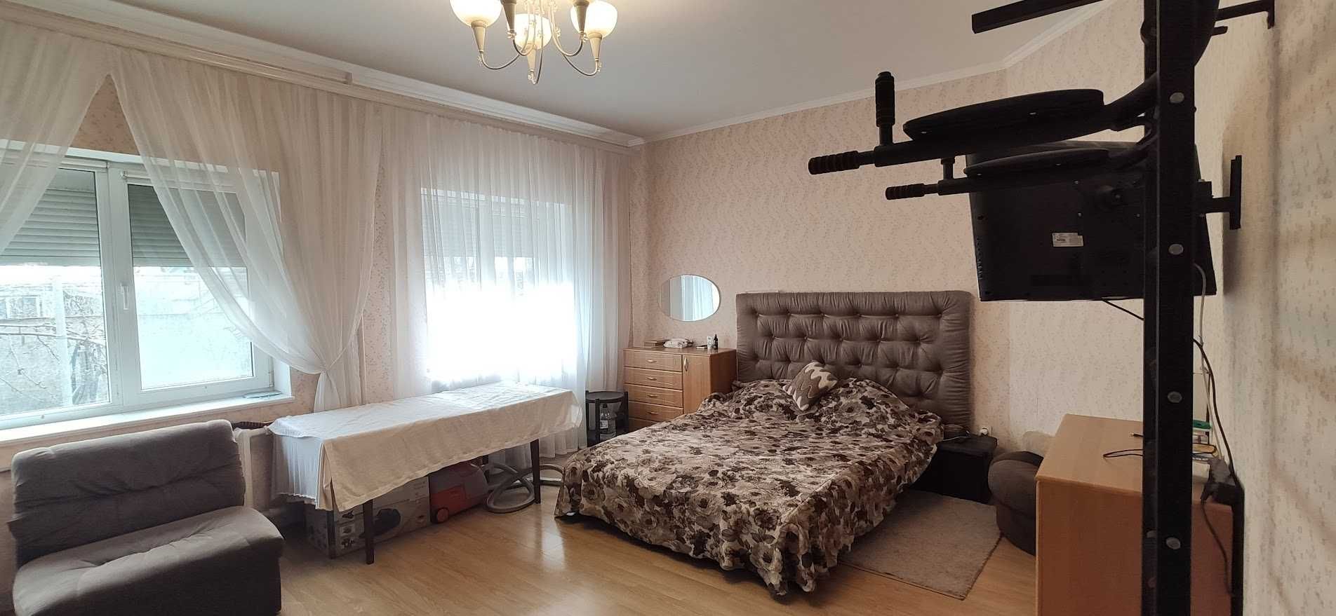 Продам двоповерховий будинок в Олександрівці