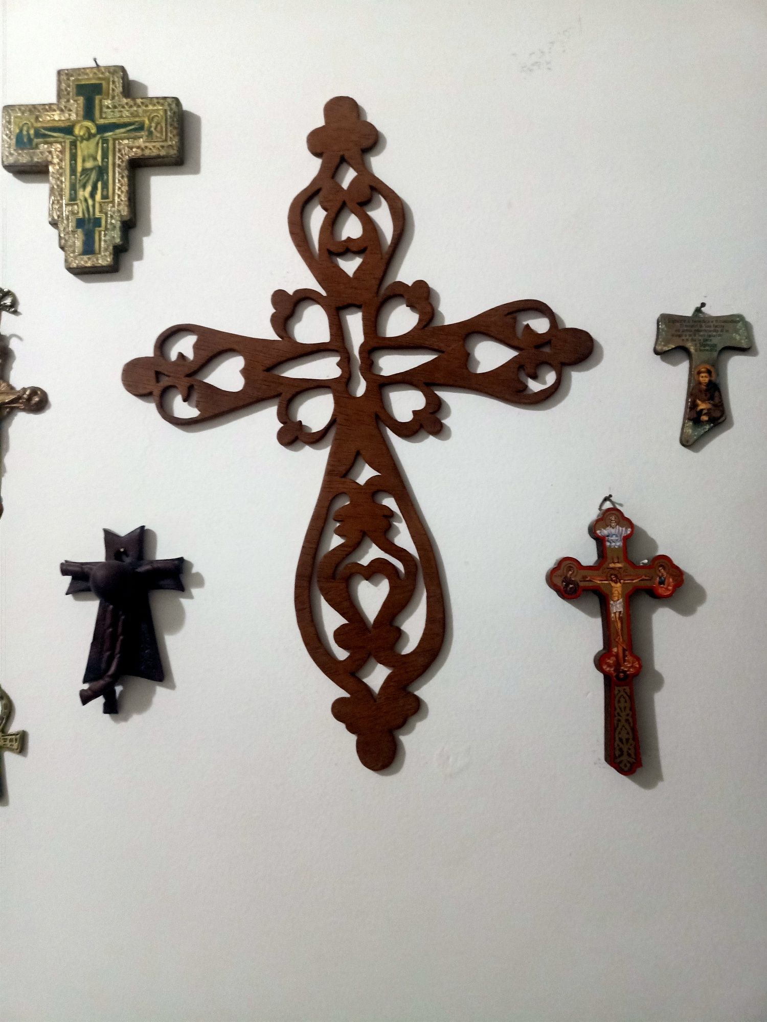 Vários crucifixos