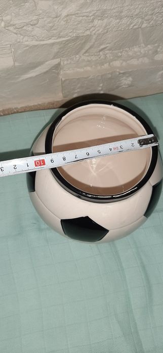 Football pojemnik
