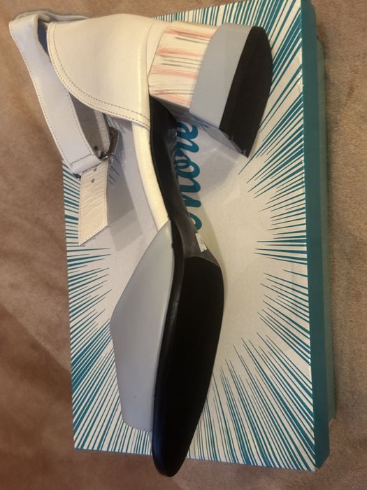 Продам новые шикарные босоножки