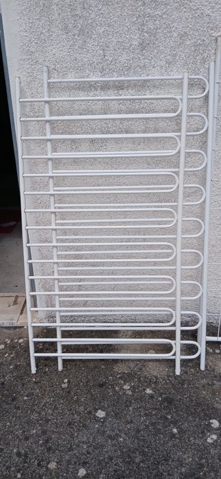 Cama de bebé com colchão