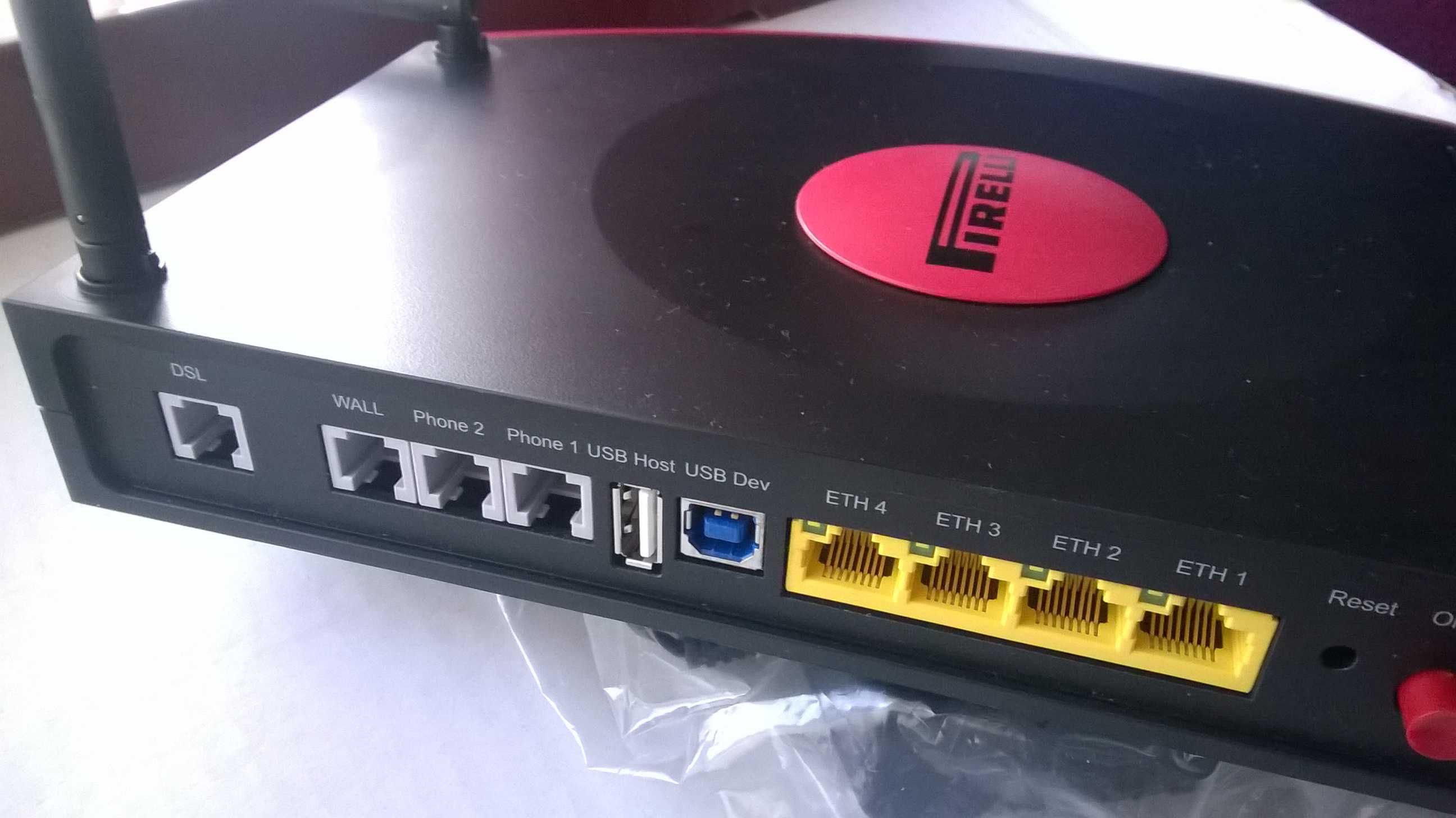 Access Point WiFi com VoIP (router Pirelli A226)