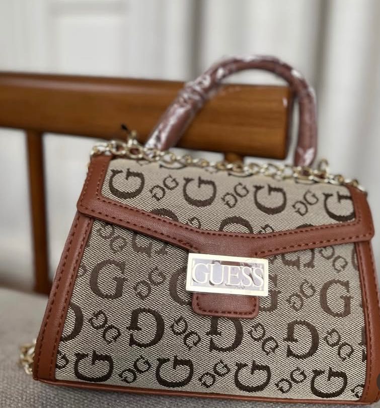 Guess оригінал жіноча сумка в наявності коричнева